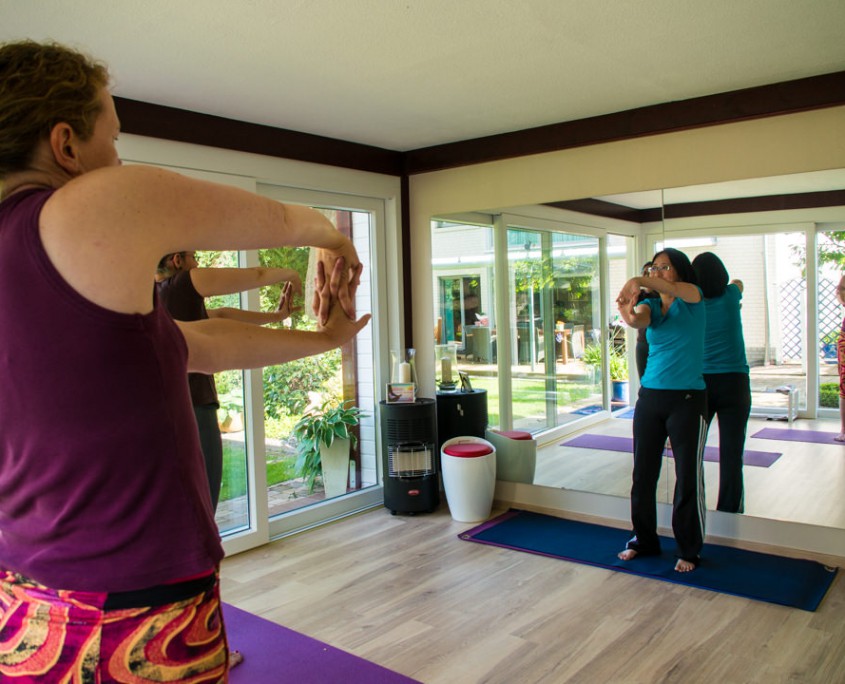 Foto vom Yoga-Unterricht in Lingen bei Lehrerin Minh Thu Brüggemann.